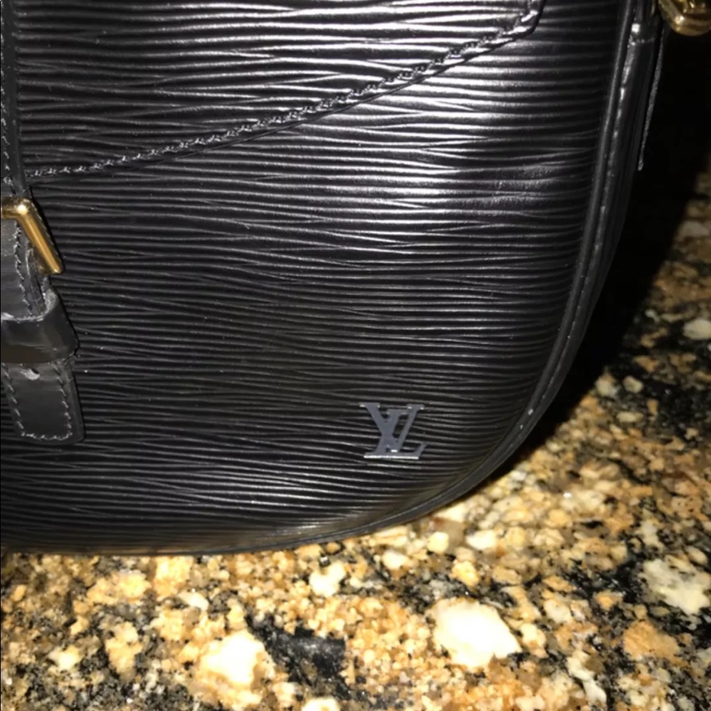 Auth Louis Vuitton Black epi crossbody